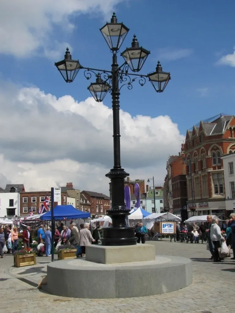 Replica multi-arm lighting column
